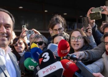 La jueza de la DANA exige a Pérez-Llorca la factura del teléfono con el que habló con Carlos Mazón durante la emergencia