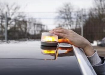Todo sobre la baliza luminosa V16 obligatoria en España desde 2026