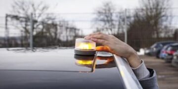 Todo sobre la baliza luminosa V16 obligatoria en España desde 2026