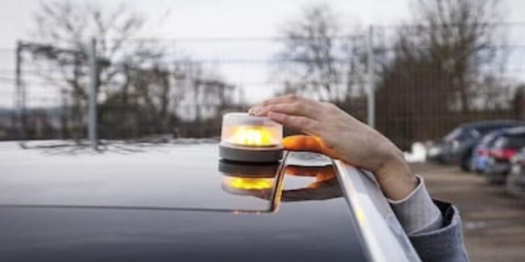 Todo sobre la baliza luminosa V16 obligatoria en España desde 2026