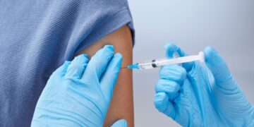 Los médicos de familia alertan: Una nueva variante de gripe, más contagiosa, amenaza con disparar los ingresos hospitalarios este invierno