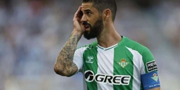 Isco Alarcón dura apenas ocho minutos tras volver como titular en Real Betis