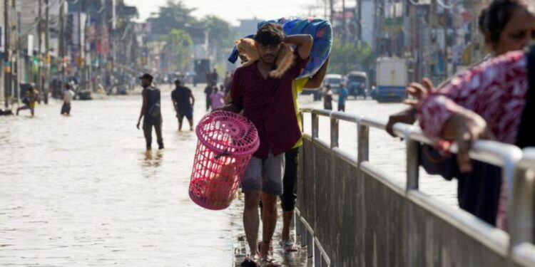 Devastadoras inundaciones en el Sudeste Asiático causan más de 790 muertes