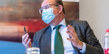 La UCO analiza el equipo informático de un exdirectivo de Acciona en el marco de la investigación sobre la obra del Centenario de Sevilla