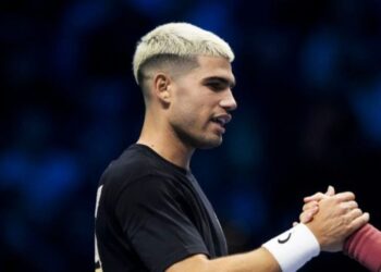 Carlos Alcaraz se enfrenta a Taylor Fritz en las ATP Finals 2025: horario, dónde ver el partido y más detalles