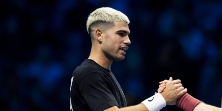 Carlos Alcaraz se enfrenta a Taylor Fritz en las ATP Finals 2025: horario, dónde ver el partido y más detalles
