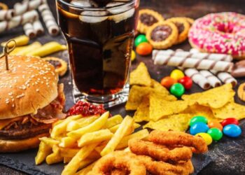 Nuevo estudio alerta sobre los riesgos para la salud de los alimentos ultraprocesados: obesidad, diabetes y más enfermedades asociadas