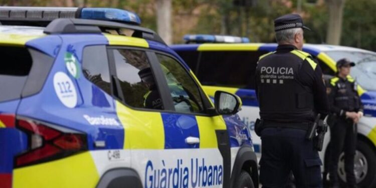 Buscan a tres hombres por apuñalar a un menor de 17 años en Plaza Cataluña, Barcelona