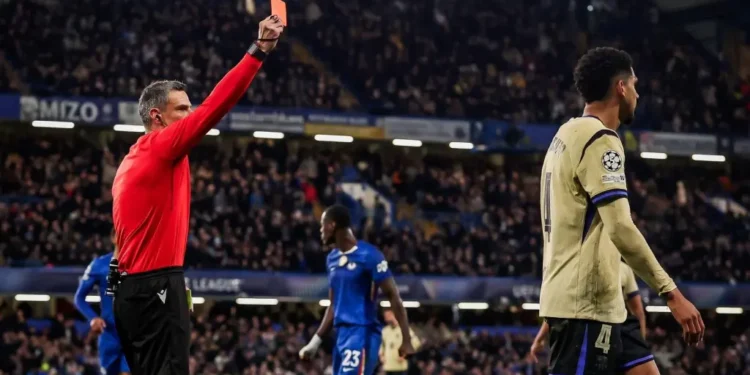 Chelsea arrolla al Barça (3-0) y deja otra vez a Araujo como culpable