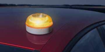 ¿Qué vehículos deben llevar la baliza V‑16 de la Dirección General de Tráfico (DGT)?