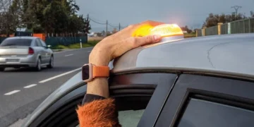 La DGT aclara dudas sobre las balizas V-16: ¿por qué son obligatorias a partir de 2026 y qué ocurre si no están homologadas?