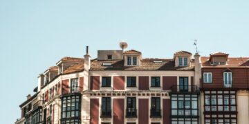 La brecha inmobiliaria se dispara: los anuncios piden casi la mitad más que el precio real de venta