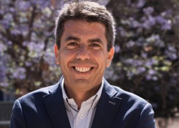 Carlos Mazón: El sorprendente viaje del líder valenciano desde la música hasta la política