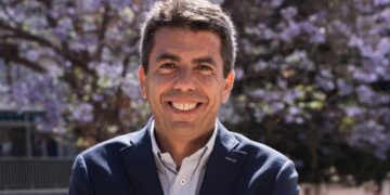 Carlos Mazón: El sorprendente viaje del líder valenciano desde la música hasta la política