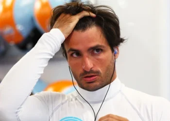 Carlos Sainz reconoce sus errores: “Si hubiese sido más prudente, podría haber sumado cien puntos”