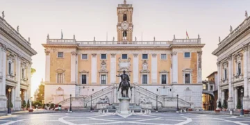 Descubren a un hombre que cobraba la pensión de su madre fallecida tras presentarse disfrazado en el Registro Civil