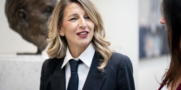 Transporte público gratuito y herencia universal de 20.000 euros: Yolanda Díaz lanza su ofensiva para atraer a jóvenes y abstencionistas