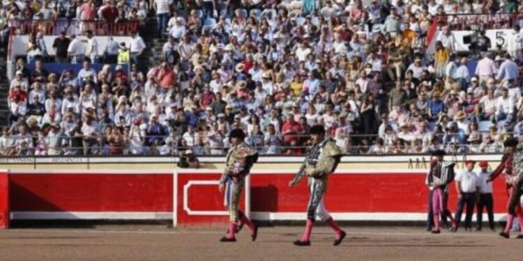 El mundo del toro recibe respaldo institucional en Euskadi y Francia frente al animalismo