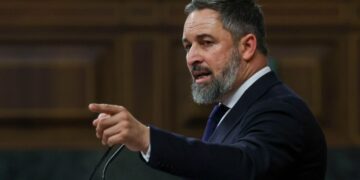 Abascal endurece las condiciones para respaldar al sucesor de Mazón en la Comunidad Valenciana