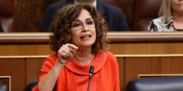 Montero anuncia un modelo de financiación con doble vía y abre un nuevo frente con Madrid