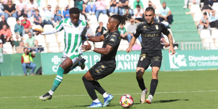 Córdoba-Ceuta: Ania y Romero reeditan una rivalidad con historia en su primer duelo en el fútbol profesional