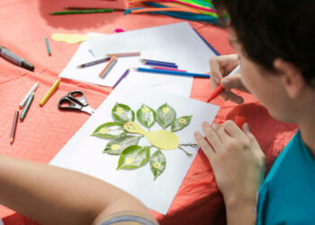 Justicia sentencia a padres por negar educación formal a su hijo