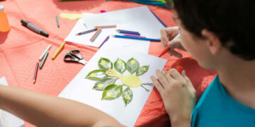 Justicia sentencia a padres por negar educación formal a su hijo