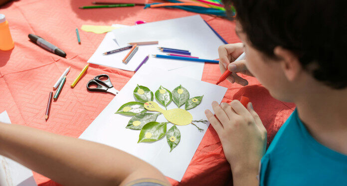 Justicia sentencia a padres por negar educación formal a su hijo