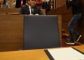 El escaño vacío de Mazón en el pleno de investidura: justifica su ausencia y solo acudirá para votar a su sucesor