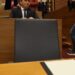El escaño vacío de Mazón en el pleno de investidura: justifica su ausencia y solo acudirá para votar a su sucesor
