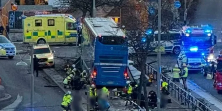 Tragedia en Estocolmo: Autobús impacta contra parada en pleno centro