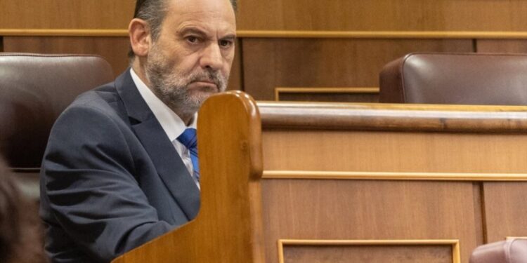 Anticorrupción pide 24 años de cárcel y prisión inmediata sin fianza para José Luis Ábalos