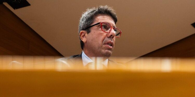 Mazón se defiende en las Cortes y acusa a la oposición de querer “acabar con un Gobierno legítimo”