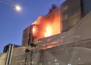 Un incendio en la terraza del Hospital Santa Lucía obliga a desalojar varias zonas del centro