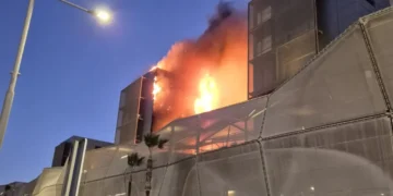 Un incendio en la terraza del Hospital Santa Lucía obliga a desalojar varias zonas del centro