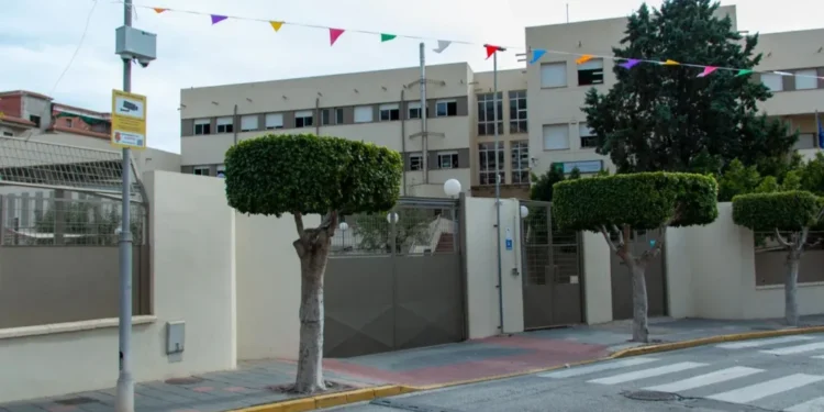 Un alumno de 12 años resulta herido tras una pelea con arma blanca a las puertas de un instituto en Albuñol