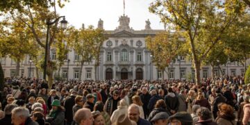 Protesta multitudinaria ante el Supremo en apoyo al Fiscal General condenado