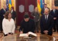 Zelenski visita el Congreso de España y recibe un león de bronce de Armengol