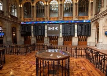 El IBEX 35 se desploma un 1,3 % en la apertura y pierde los 16.000 puntos