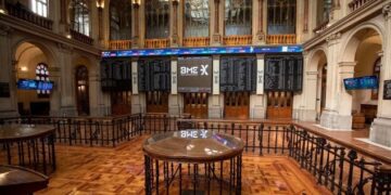 El IBEX 35 se desploma un 1,3 % en la apertura y pierde los 16.000 puntos