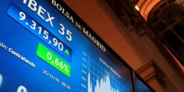 El IBEX 35 resiste en los 15.800 puntos en una apertura plana: BBVA y Repsol tiran al alza frente al lastre energético de Endesa y Solaria