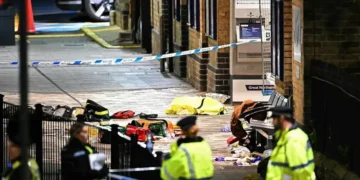Terror en el tren Londres-Doncaster: 11 heridos en un brutal ataque con cuchillo que la Policía descarta como atentado
