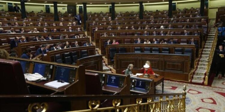Junts tumba otra vez al Gobierno: El Congreso rechaza la senda de déficit de Montero y complica los Presupuestos