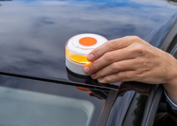 Cómo saber si la baliza V‑16 que vas a comprar está realmente homologada por la DGT