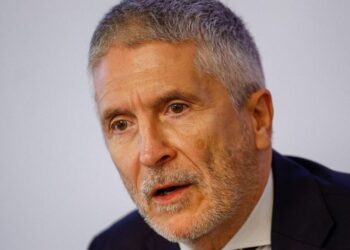 Interior modifica el protocolo para detenidos trans: se prioriza el sexo registral sobre el género manifiesto