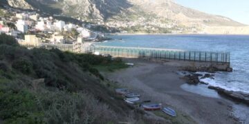 “Estoy aquí, madre, voy a morir de frío”: joven marroquí atrapado entre Ceuta y Marruecos lleva tres días sin comida ni abrigo y lanza un SOS desesperado