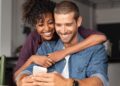 ¿Por qué las mujeres ya no quieren mostrar a su pareja en redes sociales? La nueva forma de amor digital