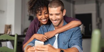 ¿Por qué las mujeres ya no quieren mostrar a su pareja en redes sociales? La nueva forma de amor digital