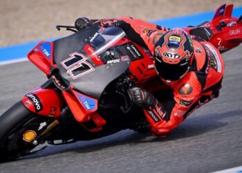 Bulega gana experiencia en MotoGP y sigue adaptándose a la Desmosedici