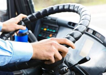 El Gobierno lanza un plan de ayudas de hasta 3.000 euros para formar nuevos conductores de camiones y autobuses